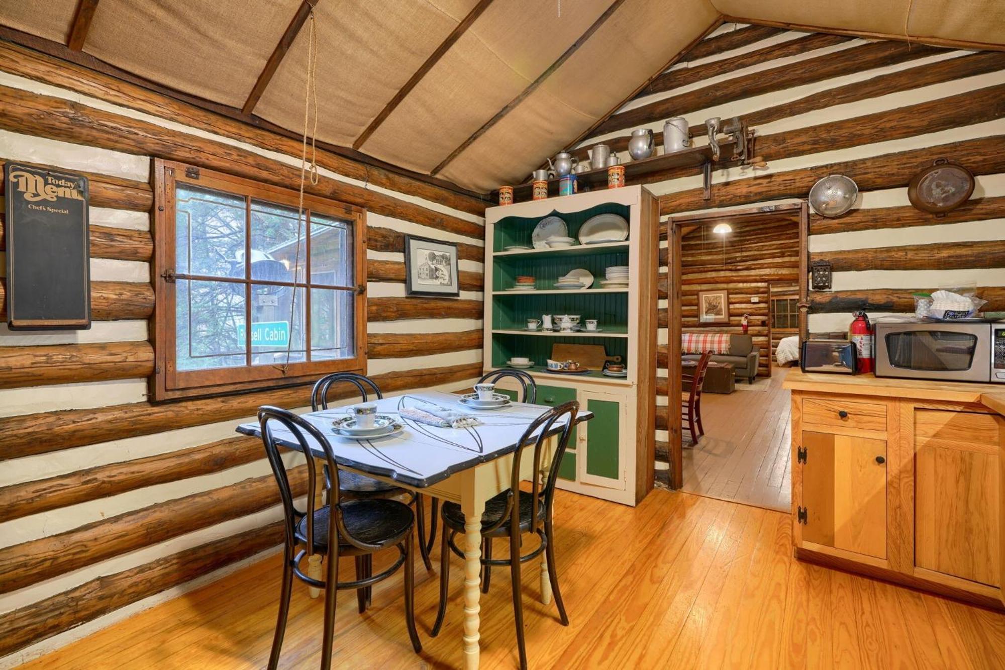 Russell Cabin Logan Esterno foto